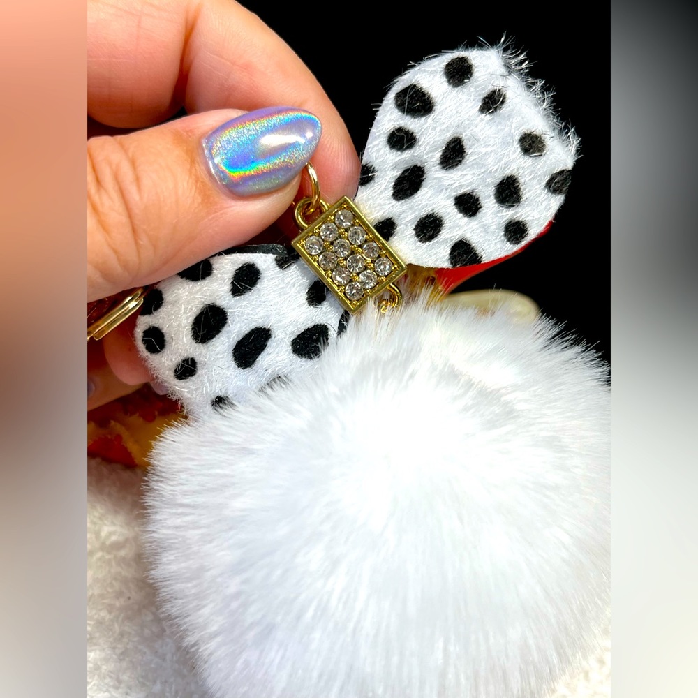 🖤furry purse bling key chain with Dalmatian like spots and gold accent
